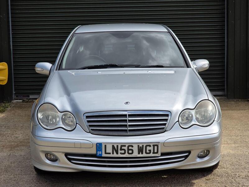 2006 Mercedes-Benz C Class 1.8 C180 Kompressor Classic SE Saloon 4dr Petrol Automatic (193 g/km, 143 bhp) interior or exterior view