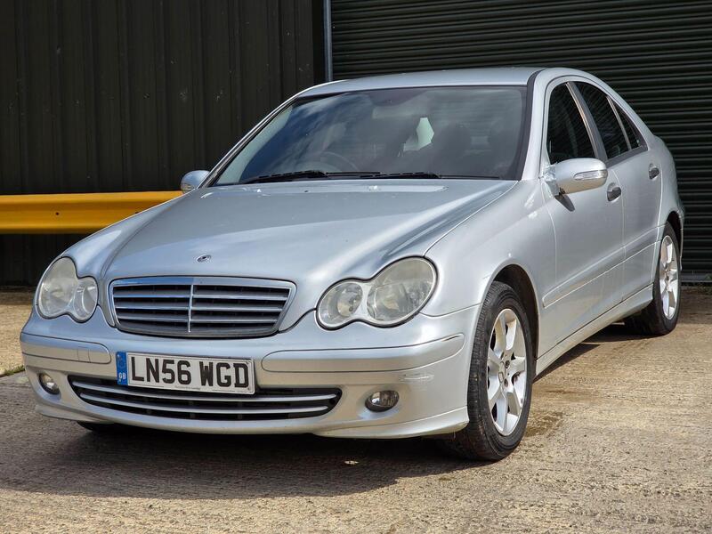 2006 Mercedes-Benz C Class 1.8 C180 Kompressor Classic SE Saloon 4dr Petrol Automatic (193 g/km, 143 bhp) interior or exterior view
