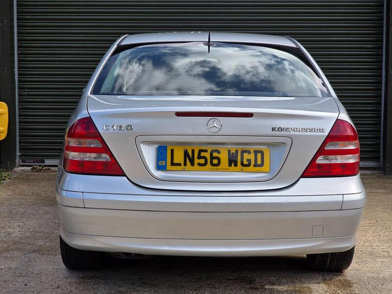 2006 Mercedes-Benz C Class 1.8 C180 Kompressor Classic SE Saloon 4dr Petrol Automatic (193 g/km, 143 bhp) interior or exterior view