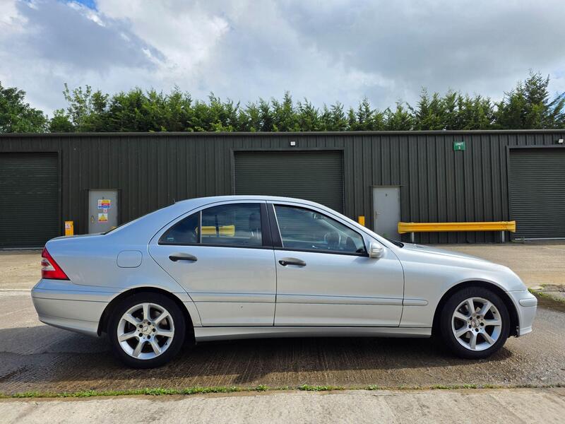 2006 Mercedes-Benz C Class 1.8 C180 Kompressor Classic SE Saloon 4dr Petrol Automatic (193 g/km, 143 bhp) interior or exterior view