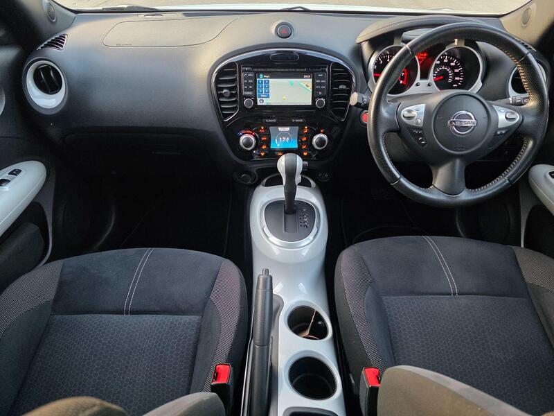 2016 Nissan Juke 1.6 N-Connecta XTRON Euro 6 5dr interior or exterior view