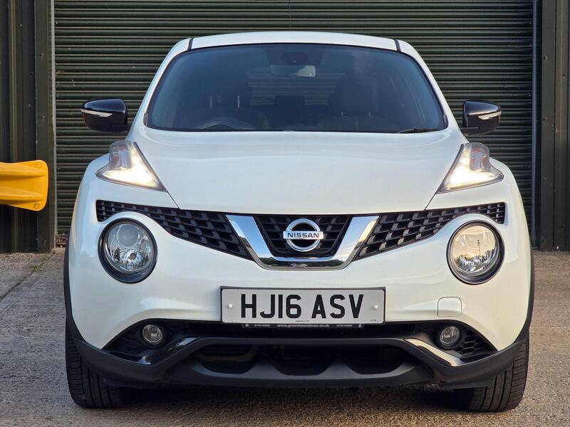 2016 Nissan Juke 1.6 N-Connecta XTRON Euro 6 5dr interior or exterior view