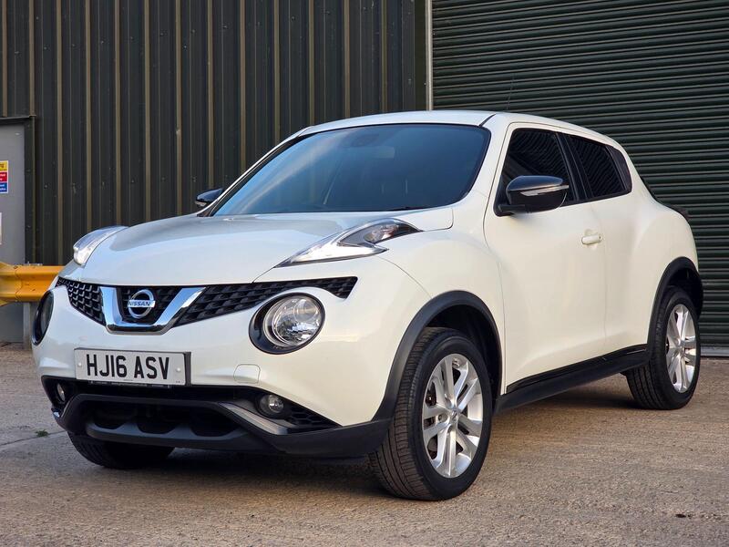 2016 Nissan Juke 1.6 N-Connecta XTRON Euro 6 5dr interior or exterior view